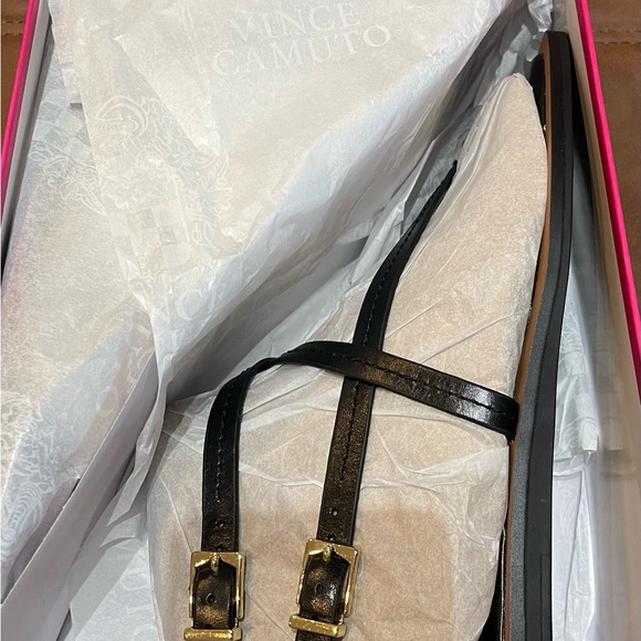 NWT Vince Camuto Black Sandals with Crisscross Straps - Size 8 - Picture 6 of 7